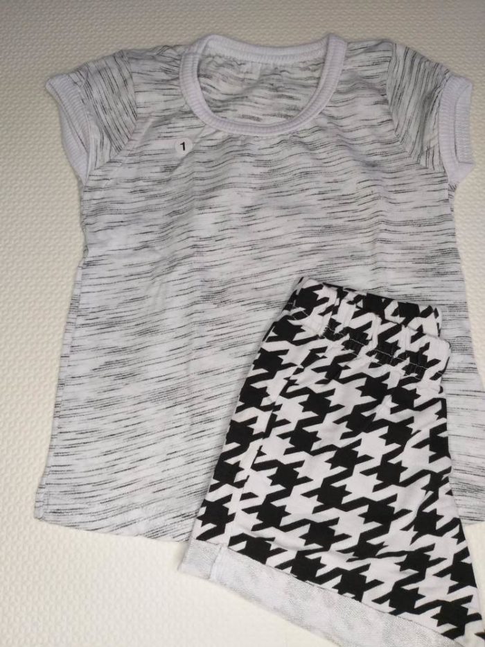Conjunto blusa manguinha e shorts